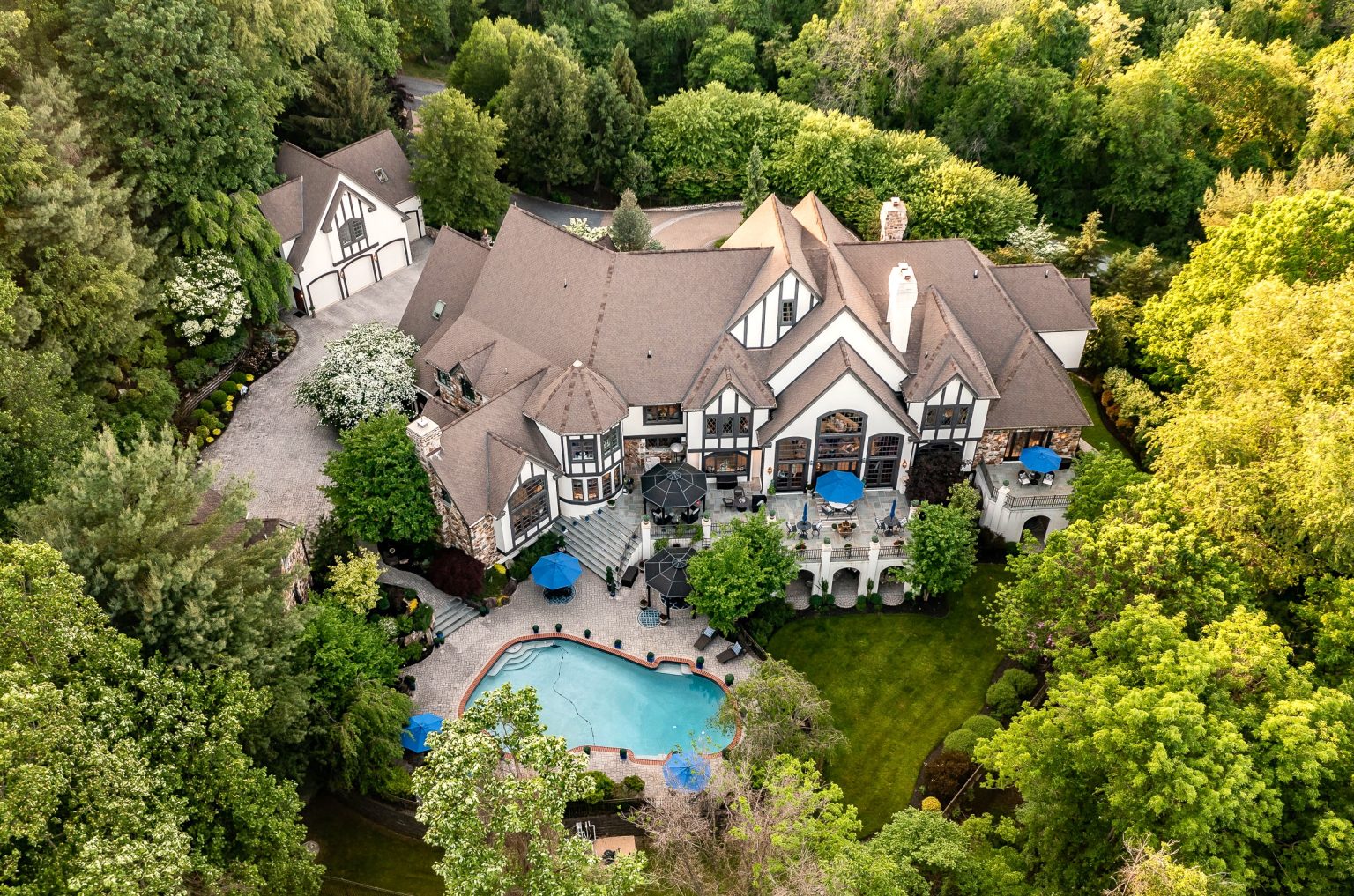 Tudor Estate in Pocopson Township County Lines Online